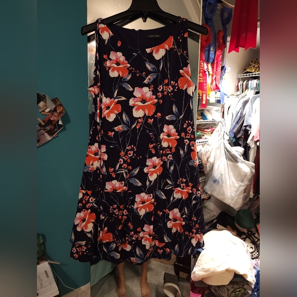 Ivanka Trump Dresses & Skirts - Ivanka Trump floral dress